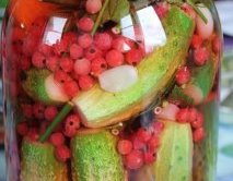 Заготовки на зиму из различных овощей-Огурцы, маринованные с красной смородиной